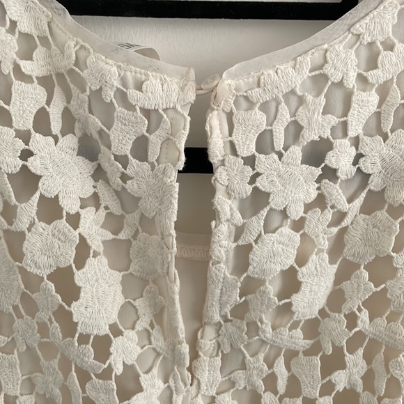 CLUB MONACO | Guipire lace-like sleeveless top - Picture 6 of 6